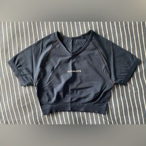 *BNIB* Alphalete Amplify V-neck Crop Top. Size XS